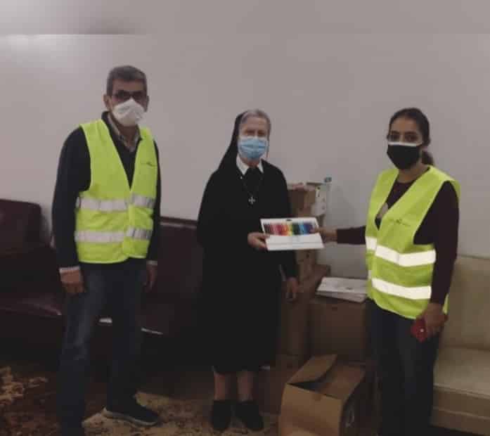 La Fondation Nawraj distribue des fournitures et des ustensiles scolaires au Collège Notre Dame de la Paix des Sœurs Bassiliennes Choueirites à Dora/Bauchrieh