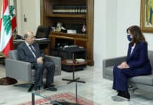 Shea depuis le perron de Baabda appelle à la formation rapide d’un gouvernement Shea depuis le perron de Baabda appelle à la formation rapide d'un gouvernement