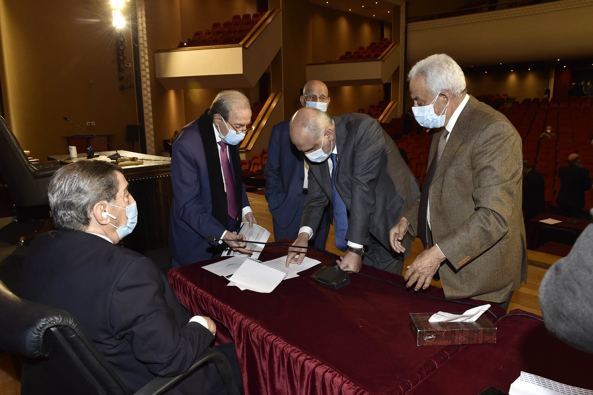 Le Parlement approuve une avance de 200 millions de dollars à l’EDL