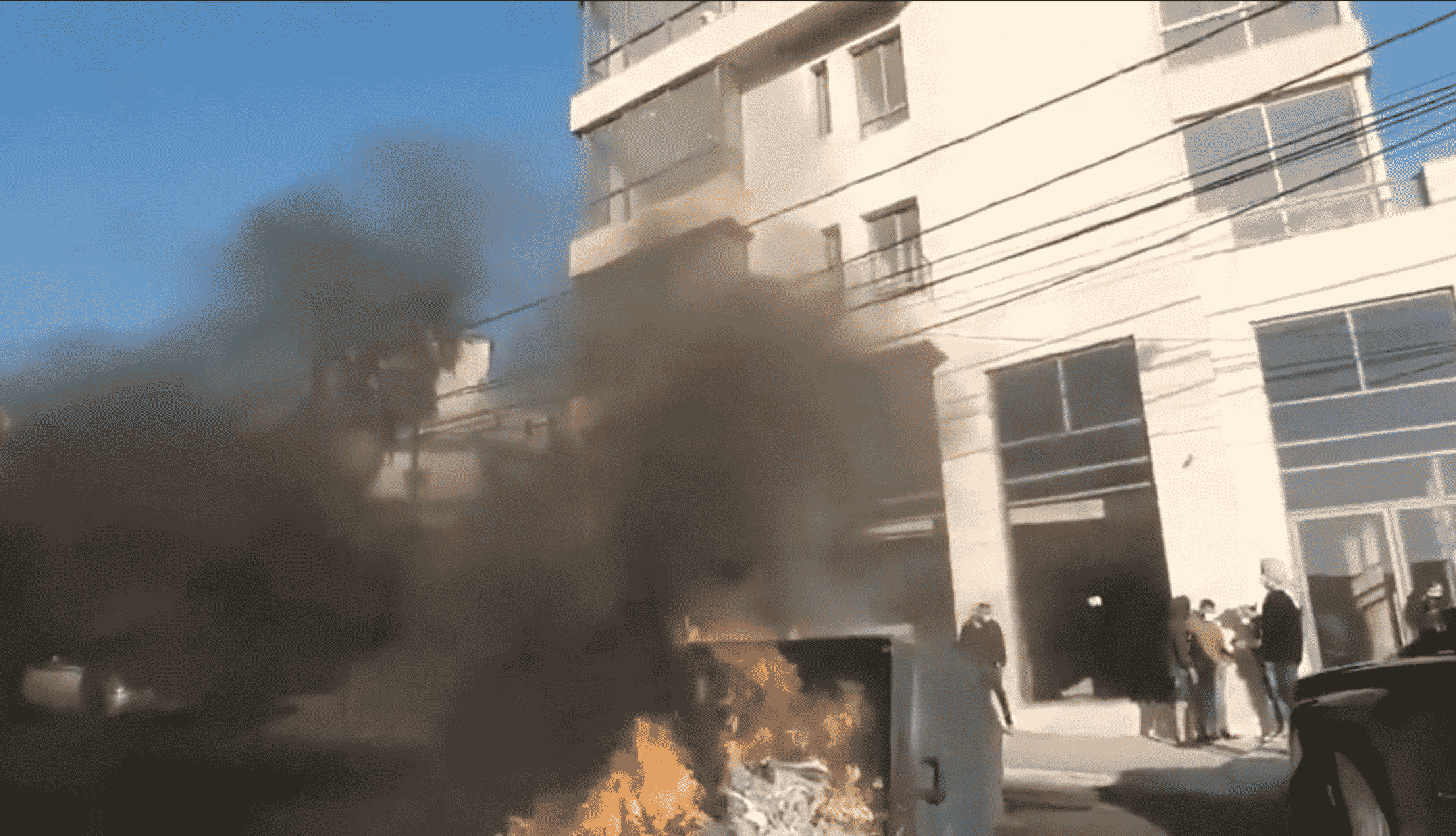 Le point de la situation à 18 heures: De nouvelles manifestations alors que la livre libanaise franchi le seuil des 10 000 LL/USD Le point de la situation à 18 heures: De nouvelles manifestations alors que la livre libanaise franchi le seuil des 10 000 LL/USD