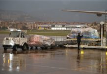 L'arrivée du premier lot de vaccin astrazeneca à l'aéroport international de Beyrouth. Crédit photo: NNA