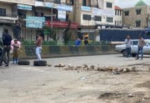 Nouvelle journée de manifestations alors que la livre libanaise reste sous la menace du seuil des 10 000 LL/USD