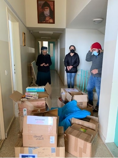 Distribution de fournitures scolaires et de lait par l'association Nawraj