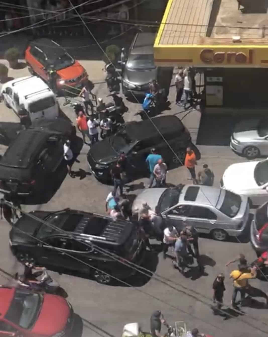 أزمة: هجوم على محطات وقود مع غرق لبنان في نقص البنزين