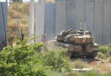 Israël menace de frapper plus profondément au Liban et tirent sur des funérailles