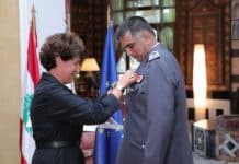 Le commandant des FSI récipiendaire de la légion d'honneur