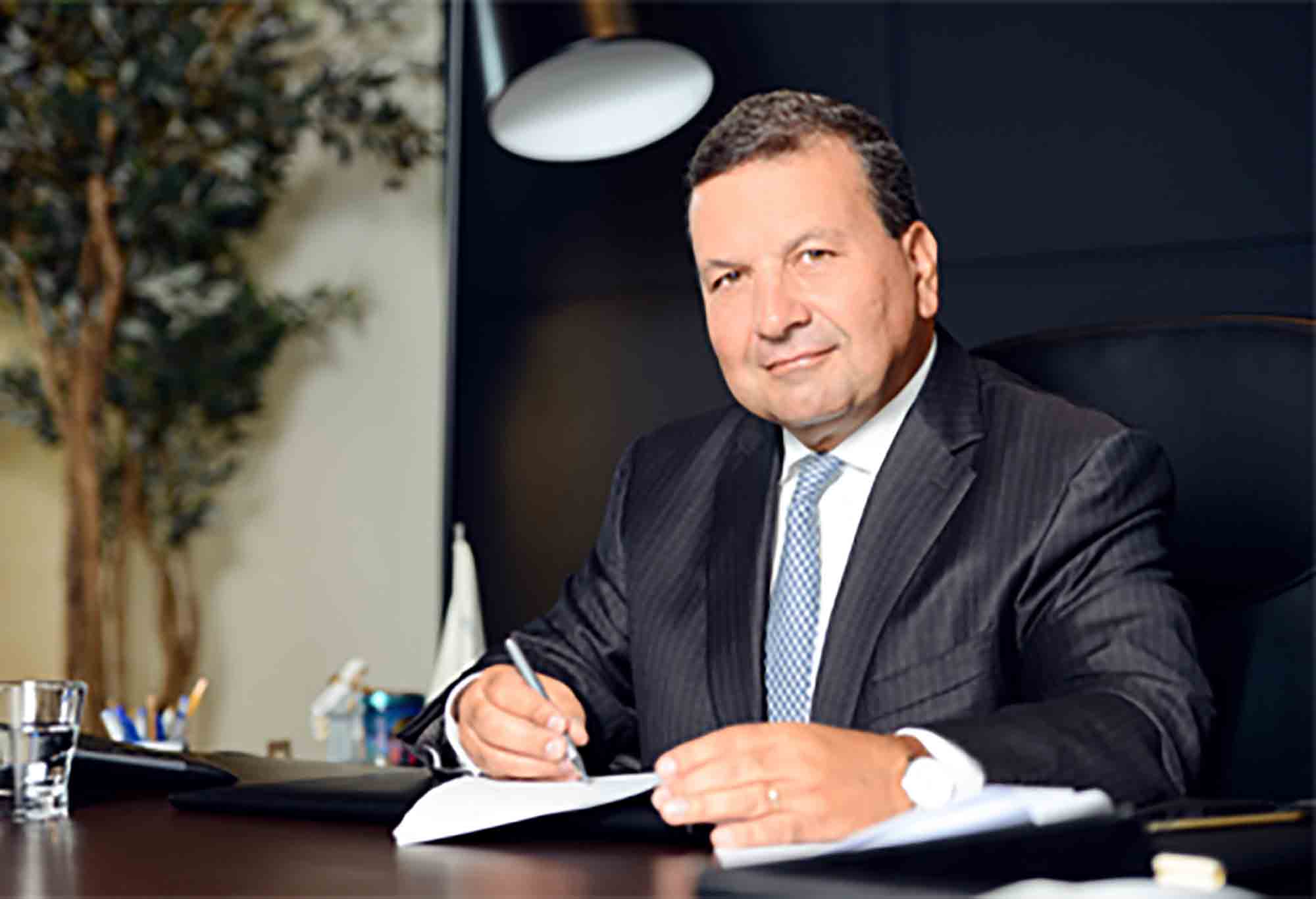 Jean Riachi candidate against Salim Sfeir for the against of the Association of Banks of Lebanon