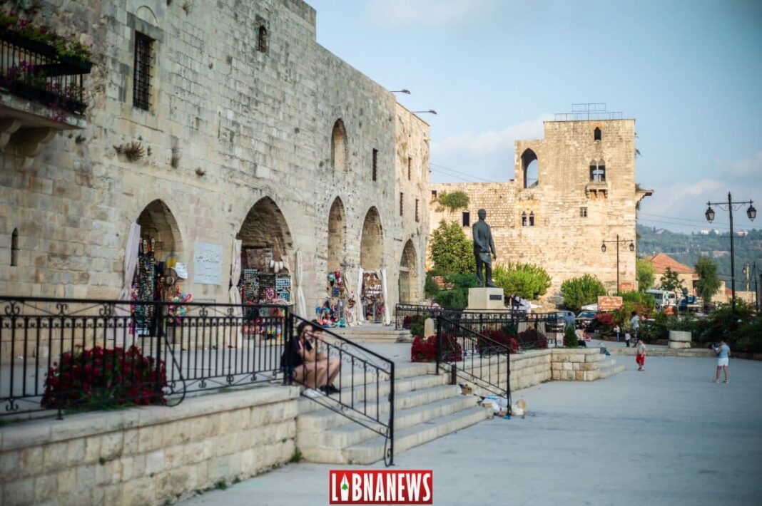 La place principale de Deir el Qamar