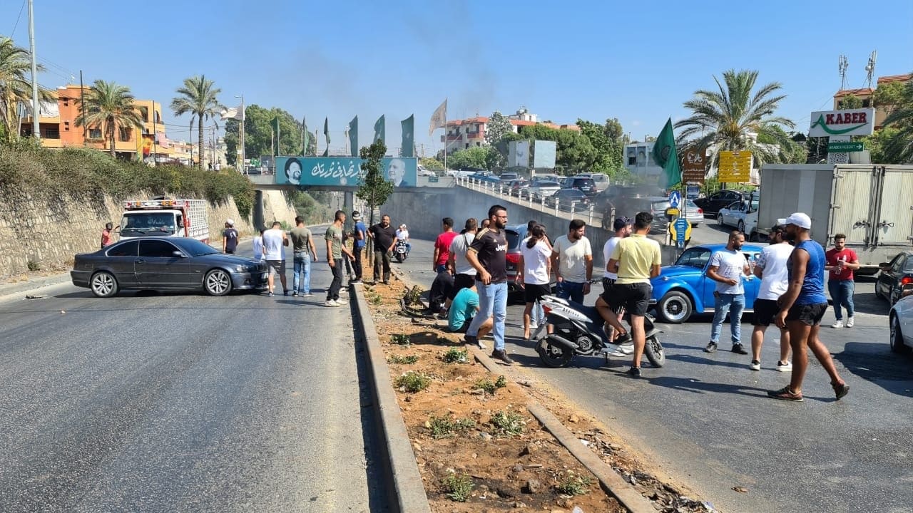 Lebanon: Many roads closed by protests