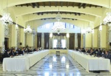 لبنان ليس تحت الحصار ولكنه يدفع ثمن سنوات من "سوء الإدارة والتقاعس" من قبل القادة اللبنانيين (آن غريلو)
