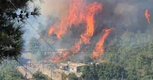 Huge fire ravages Akkar and kills 14-year-old volunteer