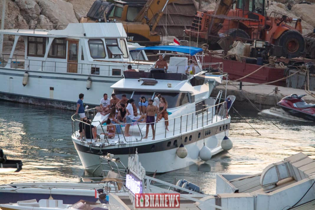 لبنان: 923 حالة إصابة و 3 وفيات عشية عطلة نهاية الأسبوع ، نشرت التعاميم الخاصة ببطاقة التأمين الصحي