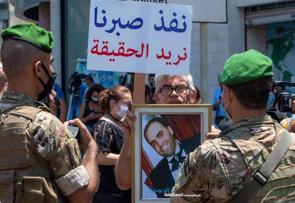 Two people injured by the ISF in a demonstration outside the home of the Minister of the Interior