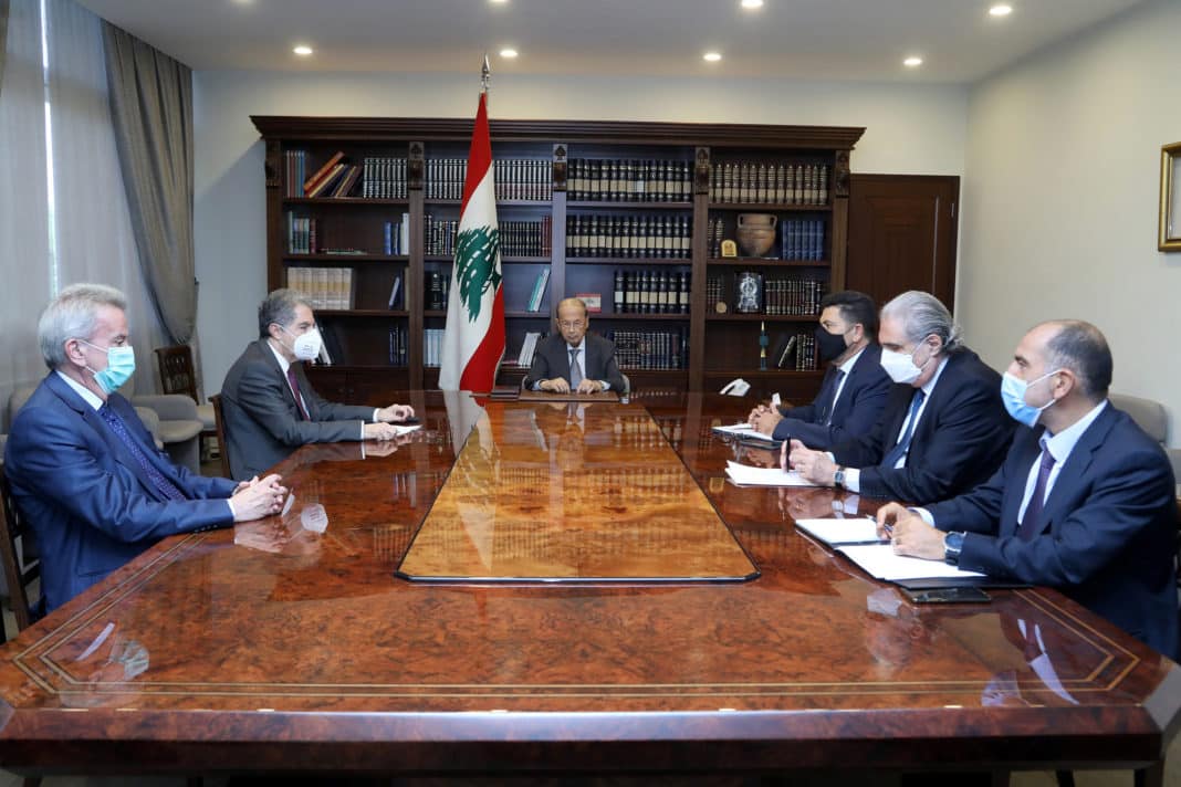 Aoun et Diab dénoncent la décision de Riad Salamé d'arrêter les subventions aux carburants