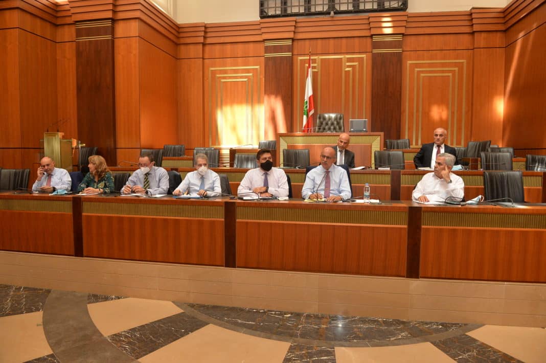 La commission parlementaire des travaux publics, des transports, de l&rsquo;énergie et de l&rsquo;eau s&rsquo;interroge sur les raisons derrière les pénuries de carburants