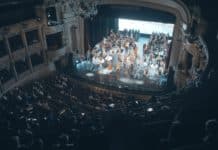 De Beyrouth à la Roumanie : Toni Makhoul projette la créativité libanaise en Europe dans un cadre culturel international et une scène musicale qui donne de l’espoir en temps de crise. De Beyrouth à la Roumanie : Toni Makhoul projette la créativité libanaise en Europe dans un cadre culturel international et une scène musicale qui donne de l'espoir en temps de crise.