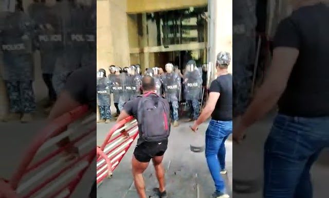 Drame de Tlal: Violents incidents devant le domicile Beyrouthin de Najib Mikati qui accuse les manifestants d'être des saboteurs