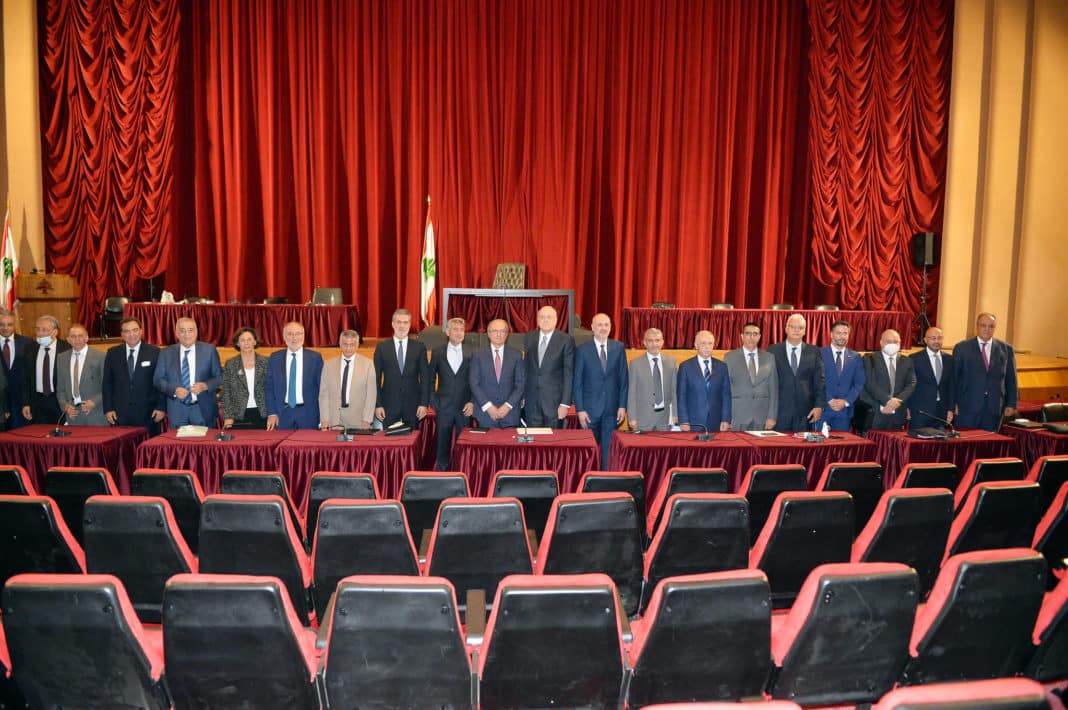 le gouvernement Mikati gagne la confiance par 85 voix