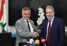 Un ancien ministre des finances critique vivement le projet de restructuration bancaire