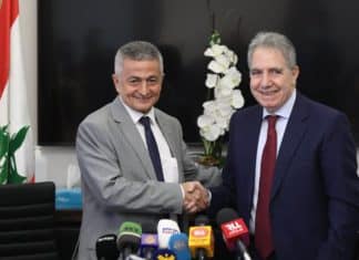 Un ancien ministre des finances critique vivement le projet de restructuration bancaire