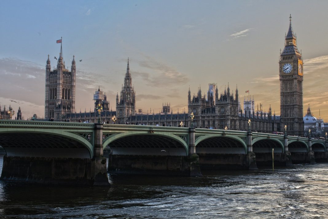 La Grande Bretagne dénonce les mesures de fermeture de comptes de ressortissants britanniques par les Banques Libanaises