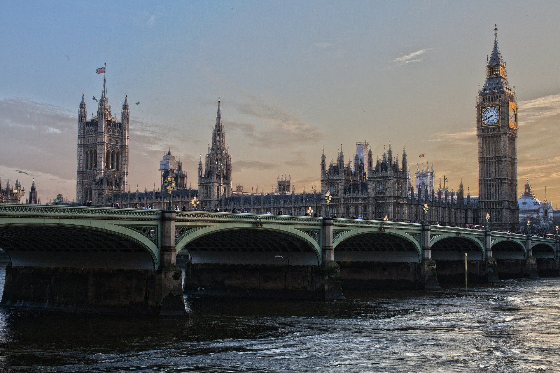 La Grande Bretagne dénonce les mesures de fermeture de comptes de ressortissants britanniques par les Banques Libanaises
