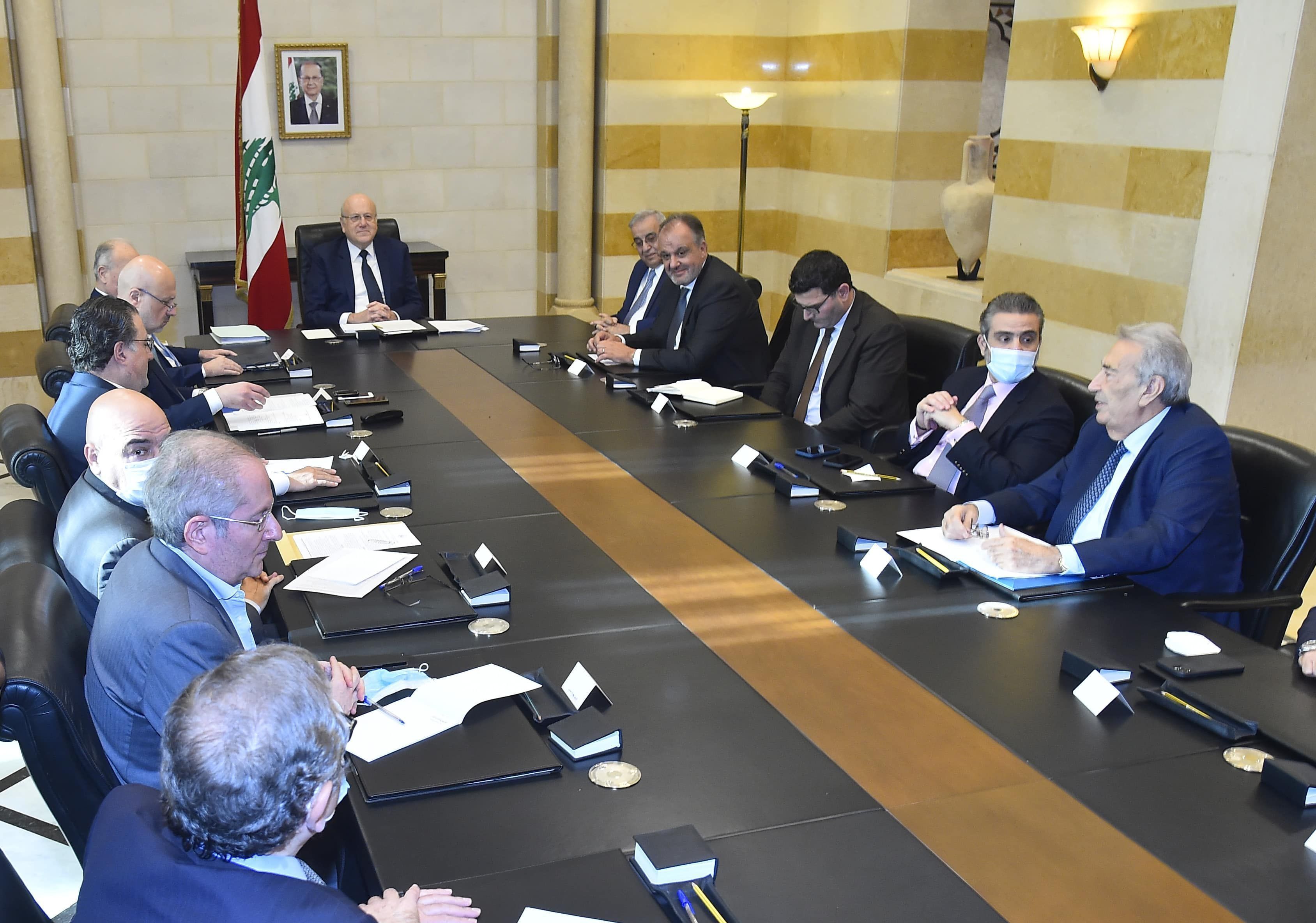 Face à la paralysie de son gouvernement, le premier ministre prend des mesures polémiques en catimini