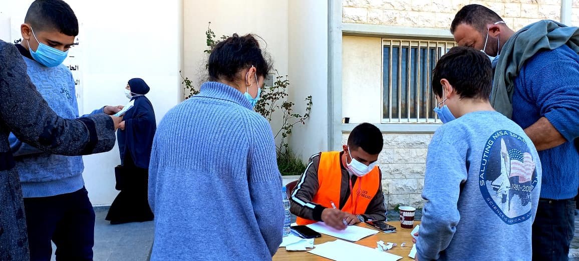 4 780 cas et 16 décès ce dimanche alors que certaines écoles retardent la rentrée scolaire d'une semaine