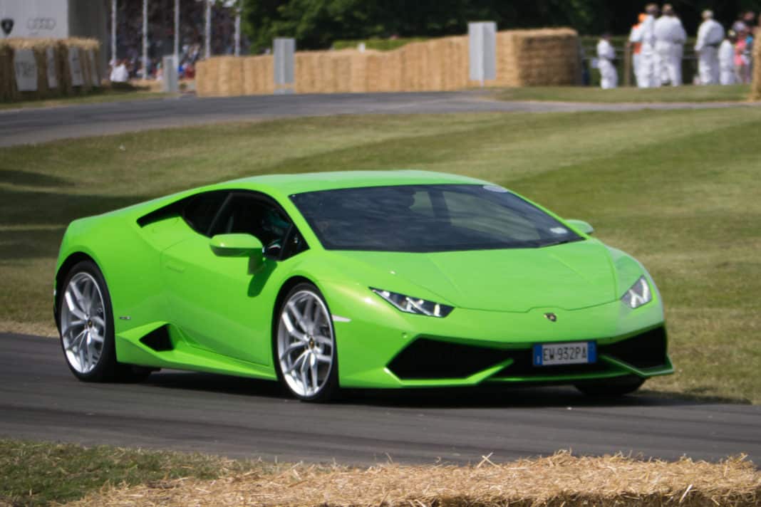 Il se fait voler les jantes de sa Lamborghini immatriculée au Liban ... à Athènes