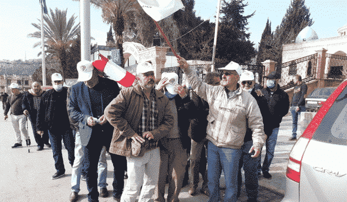 Les retraités des forces de sécurité dénoncent une nouvelle fois les banques libanaises Manifestation des retraités des FSI devant des agences bancaires, le 28 février 2022. Crédit Photo: NNA