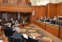 Tollé des comités interparlementaires face aux propositions du gouvernement concernant le contrôle des capitaux La réunion du comité interparlementaire du 28 mars 2022.