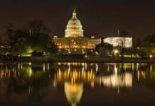 Netanyahu discute avec Biden et Yoav Gallant reporte son voyage aux États-Unis the us capitol white house near a lake at night