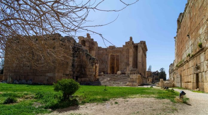 Israël frappe le quartier grec catholique de Baalbeck, un missile touche un parking près des ruines historiques