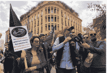 Face au contrôle des capitaux, les déposants manifestent Face au contrôle des capitaux, les déposants manifestent