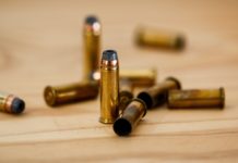 Tirs de joie à Harek Hreik et dans la banlieue sud de Beyrouth suite à la réélection de Nabih Berri close up photography of brass bullets