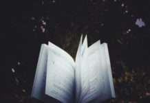 Les musulmans qui ont inspiré Spinoza, Locke et Defoe opened book
