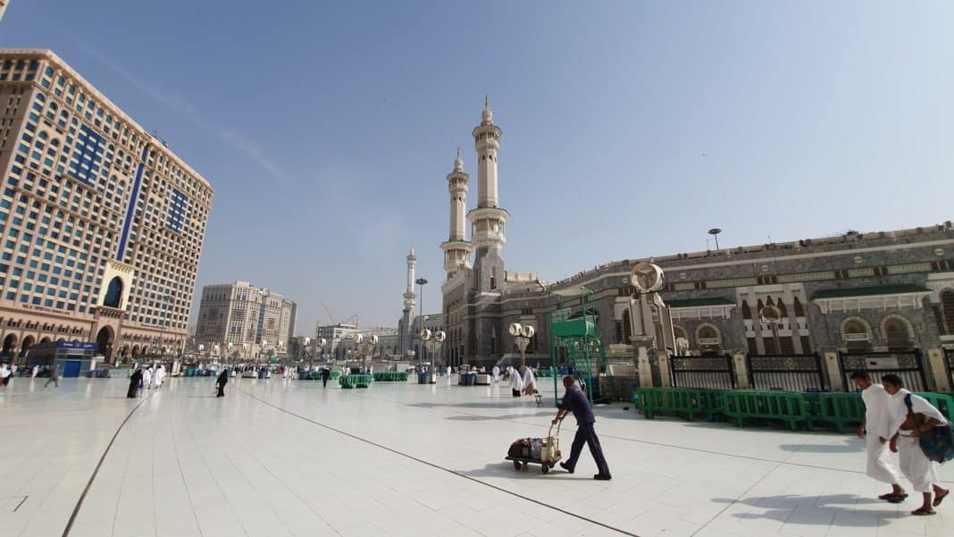 skyline photo of the great mosque of mecca