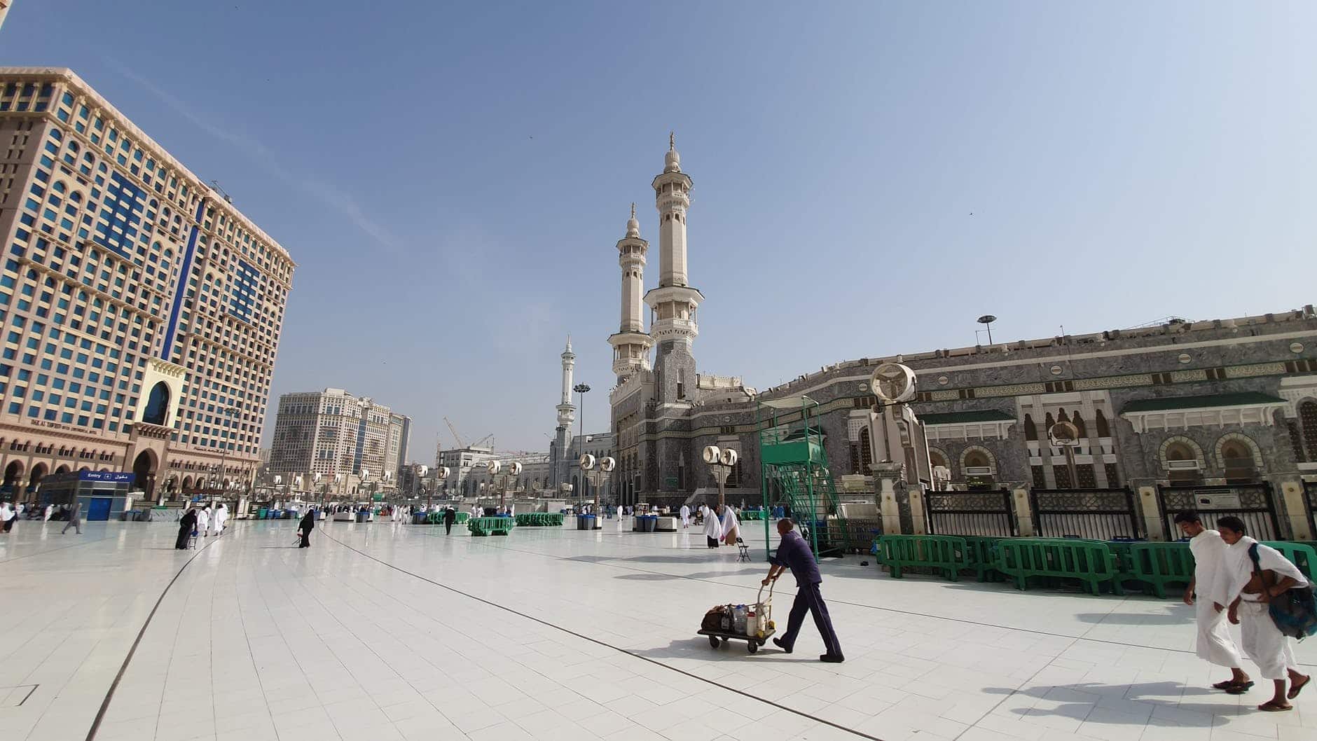 Médias saoudiens 1/2 : Moujtahed, un média de substitution à l’hermétisme saoudien. skyline photo of the great mosque of mecca