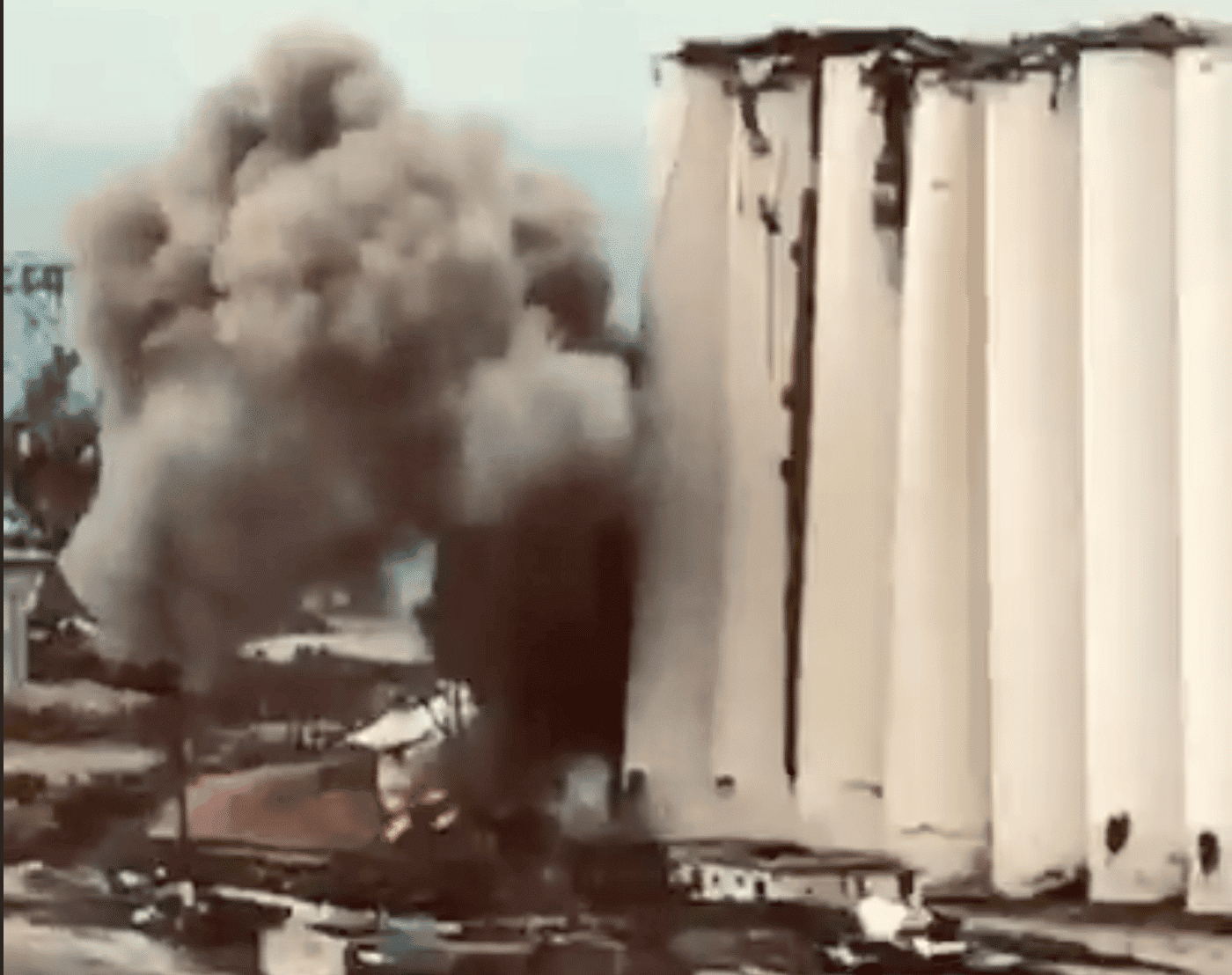 Nouvel effondrement d'une partie des silos nord du Port de Beyrouth, 2 ans jour pour jour après le drame