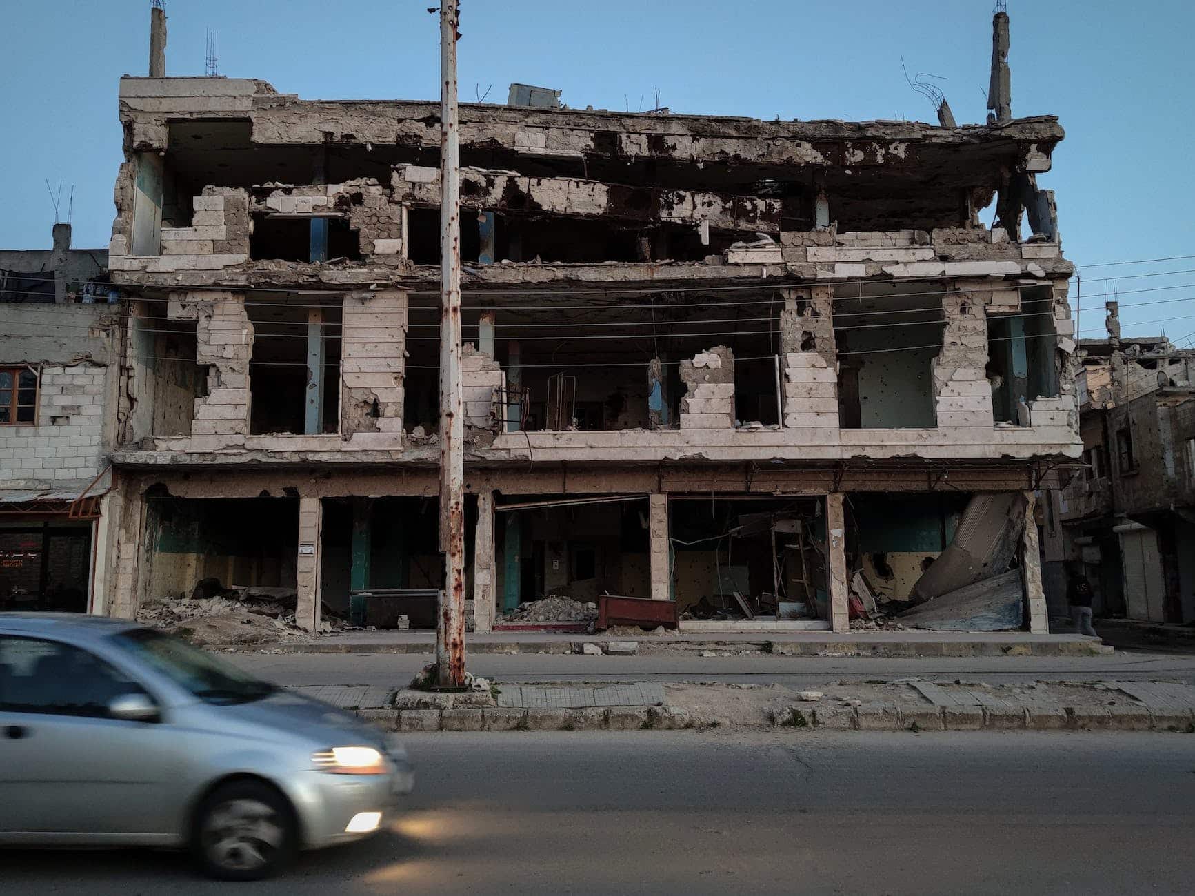 destroyed building during a war
