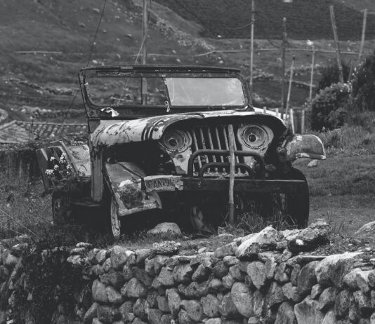 Liban: 180 morts sur les routes depuis le début de l’année black and white road people dust