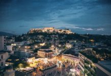 Les grecs inquiets du bras-de-fer concernant le champ gazier de Karish lighted buildings nighttime