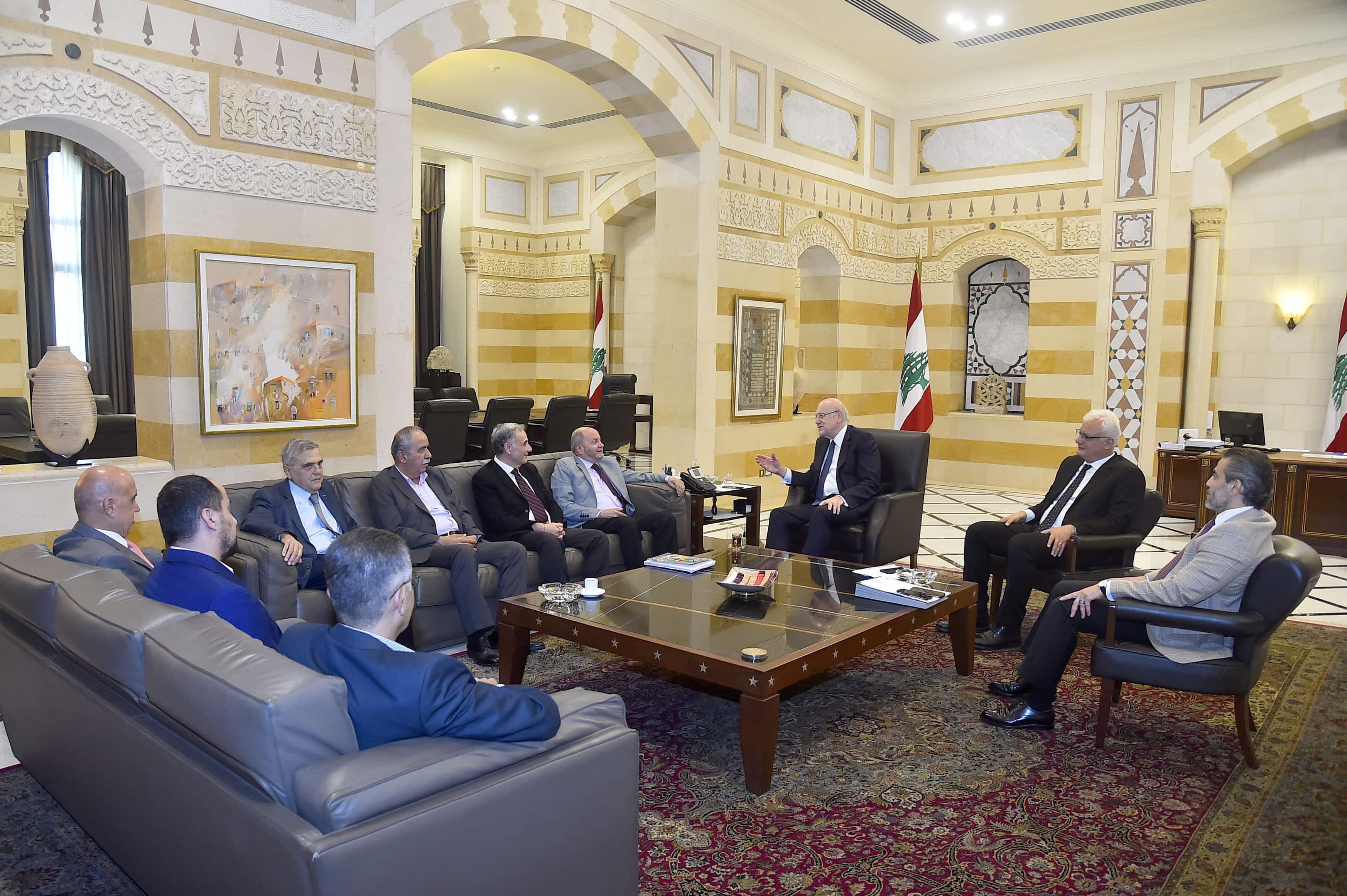 Le premier ministre recevant une délégation syndicale d'Ogero. Crédit Photo: Dalati & Nohra