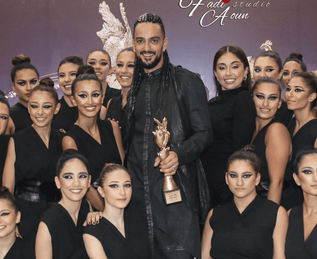 « Les gens devraient casser toutes les banques, secouer le pays et renverser la situation sur la tête des politiciens », annonce le chorégraphe de Mayyas