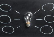 Une rentrée ? clear light bulb