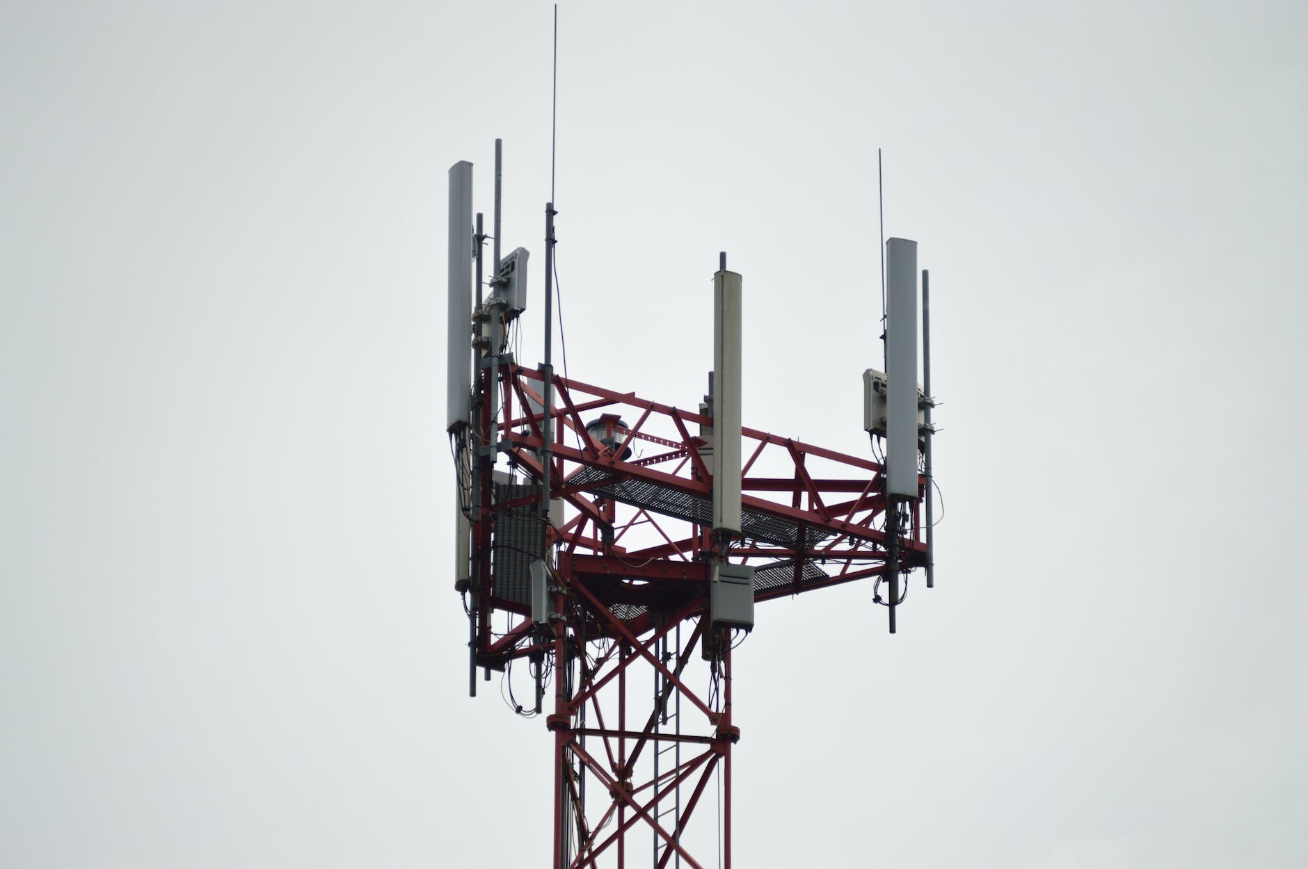 Interruption sans précédente des services de téléphonie fixe et mobile dans toute une région libanaise signal tower