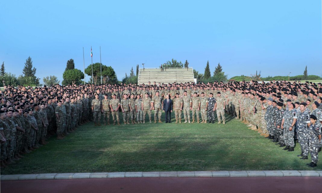 Le président de la république fait ses adieux à la garde présidentielle