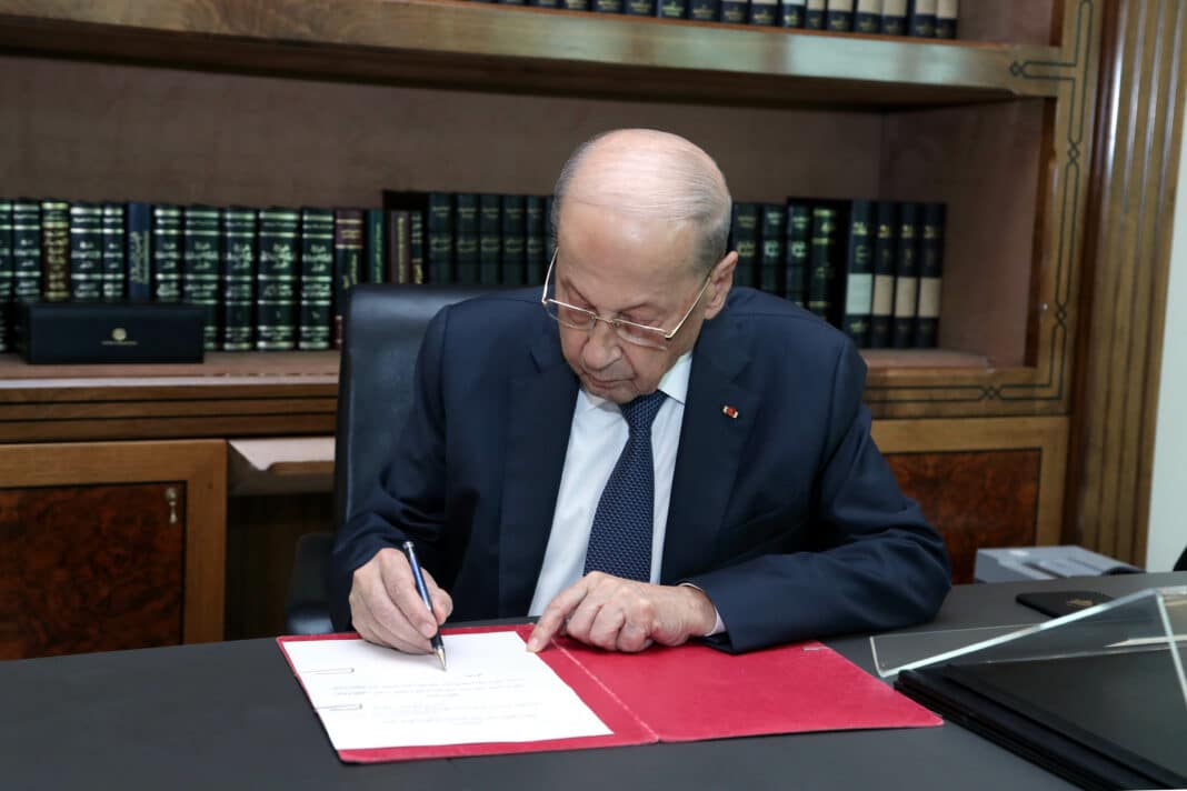 Le Président Aoun, avant son départ, adresse une lettre au Parlement, accusant Najib Mikati d&rsquo;avoir saboté la mise en place d&rsquo;un nouveau gouvernement