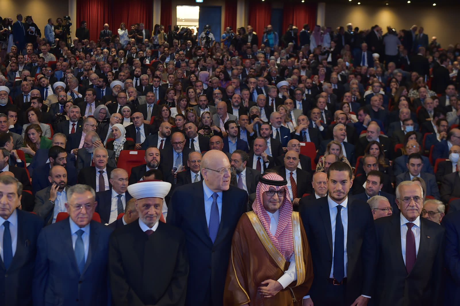 L’alternative à l’accord de Taif serait une nouvelle descente vers l’inconnu (Ambassadeur saoudien au Liban) L'alternative à l'accord de Taif serait une nouvelle descente vers l'inconnu (Ambassadeur saoudien au Liban)