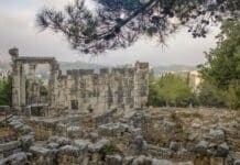 Un déposant en colère s’en prend à sa banque suite à son refus de lui permettre de retirer la somme nécessaire à un traitement médical Le temple romain de Shhiim. Source Photo: https://pcma.uw.edu.p